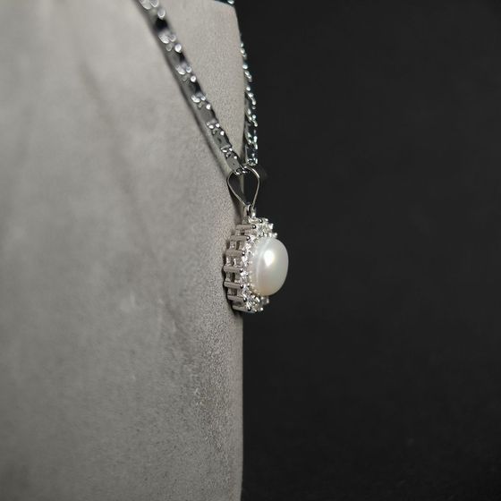 Серебряная подвеска с жемчугом, фианитами