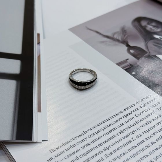 Silver ring with phianites, semallu