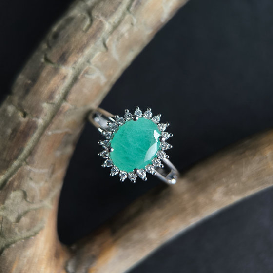 Silver ring with a 2.836-carat emerald and cubic zirconia