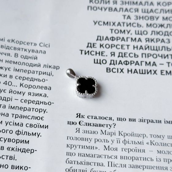 Срібна підвіска з оніксом