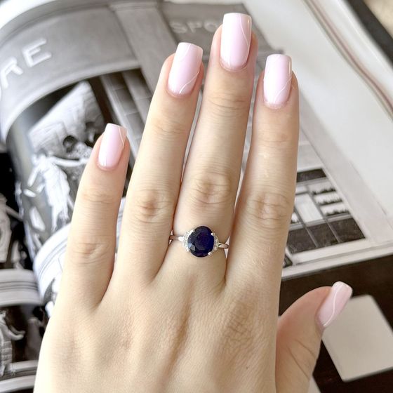 Срібна каблучка з сапфіром 3.873ct, фіанітами