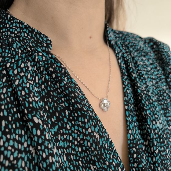 Silver necklace with phianites