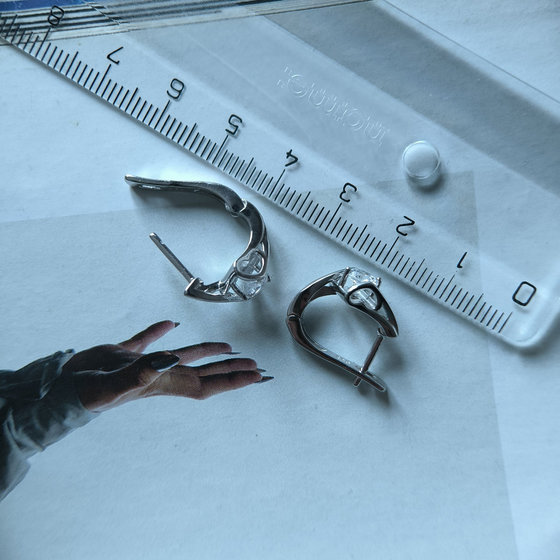 Серебряные серьги с фианитами