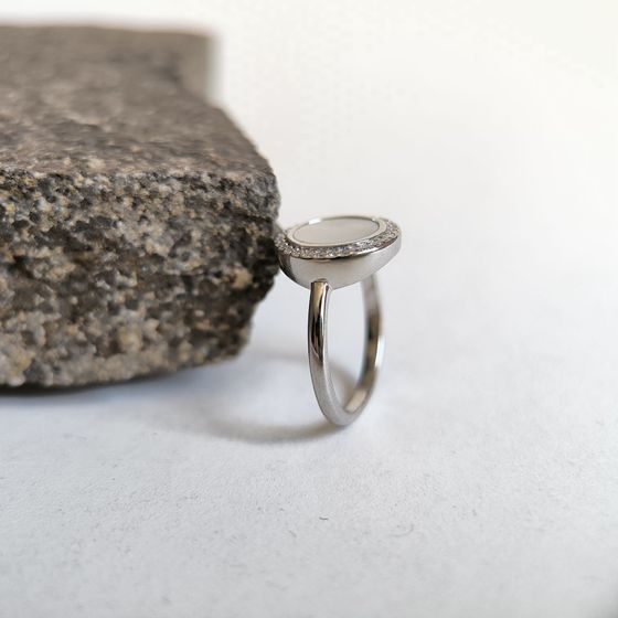 Silver ring with mother-of-pearl