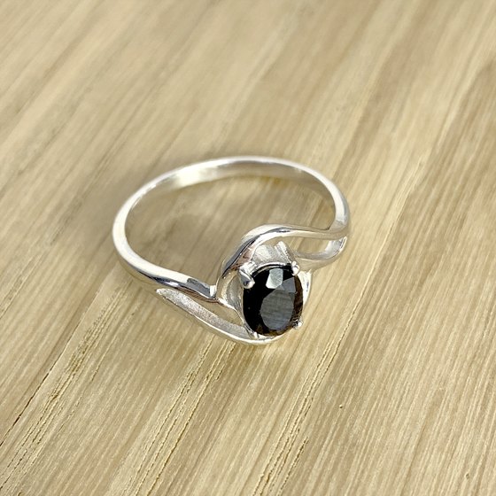 Серебряное кольцо с сапфиром 1.055ct