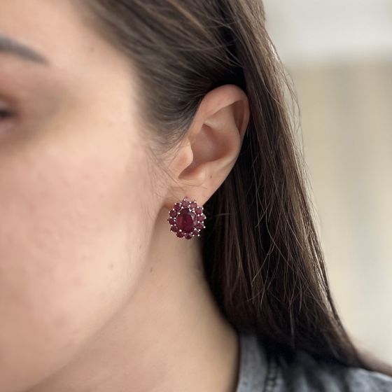 Silver earrings with a 5.388-carat ruby