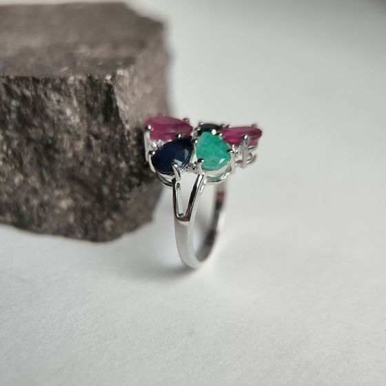 Серебряное кольцо с сапфиром 1.917ct, изумрудом, рубином