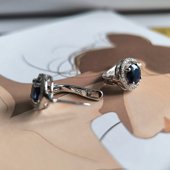 Серебряные серьги с сапфиром 2.628ct, фианитами