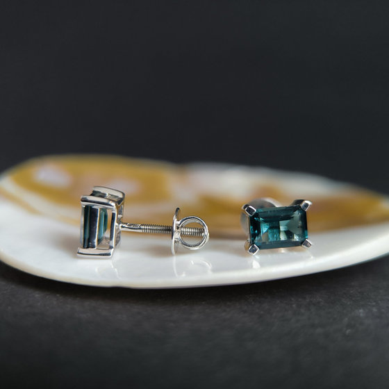 Серебряные серьги с топазом Лондон Блю 1.57ct