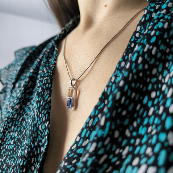 Серебряная подвеска с сапфиром 1.627ct, фианитами