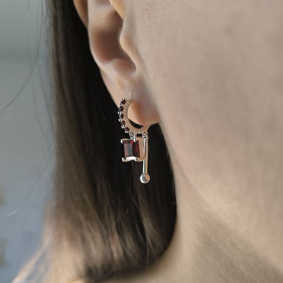 Silver earrings with garnet 2.605ct