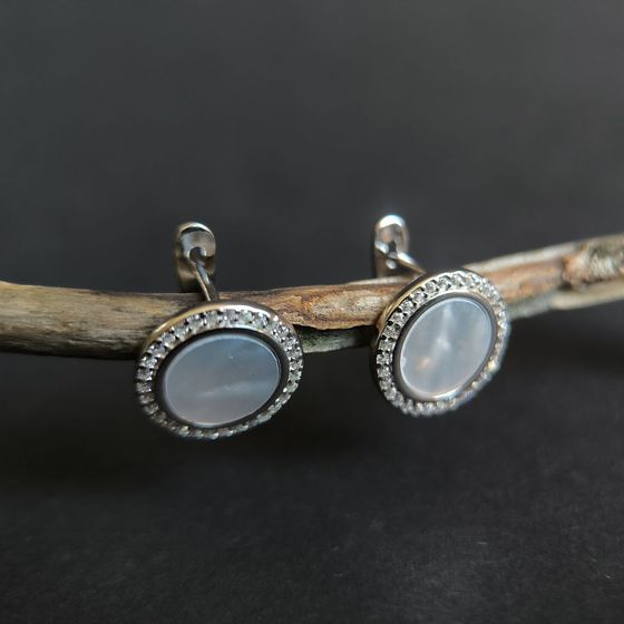 Серебряные серьги с перламутром, фианитами