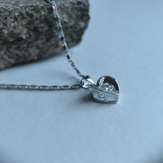 Silver pendant with phianites