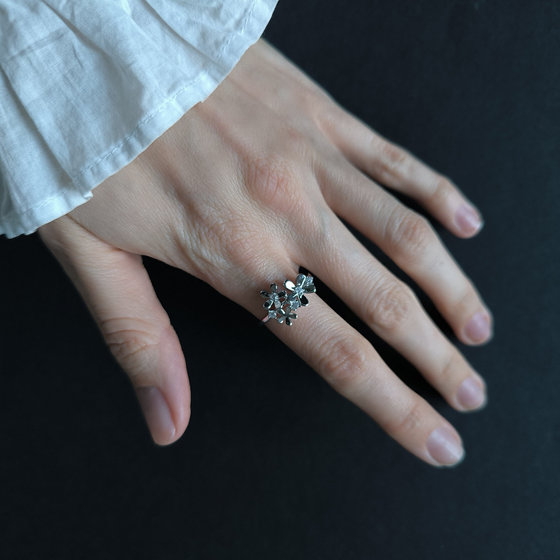 Серебряное кольцо с фианитами