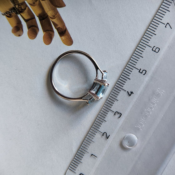 Серебряное кольцо с топазом 2.25ct