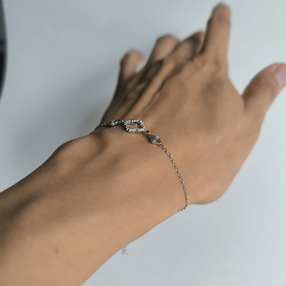 Silver bracelet with cubic zirconia