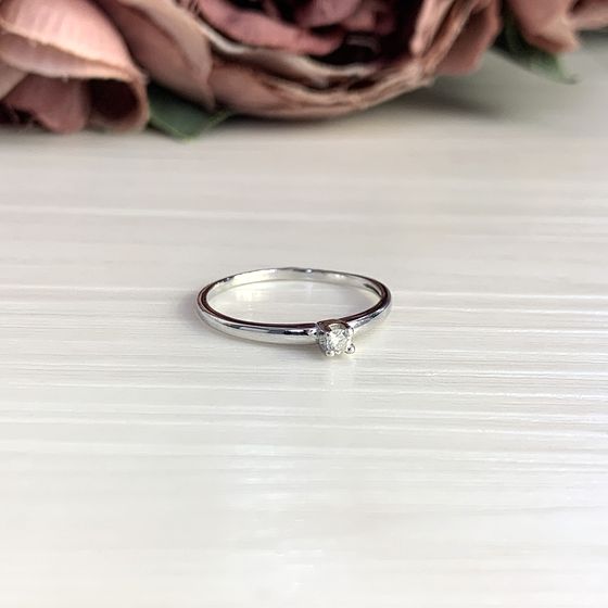 Gold ring with diamond 0.06ct