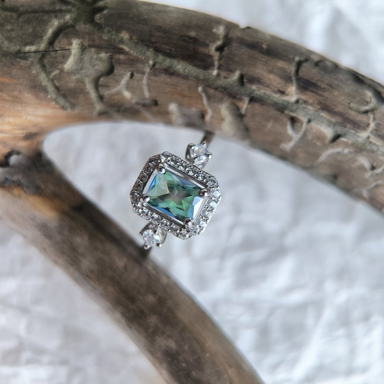 Серебряное кольцо с мистик топазом