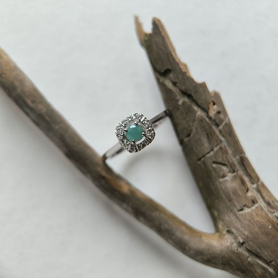 Silver ring with a 0.36-carat emerald and cubic zirconia