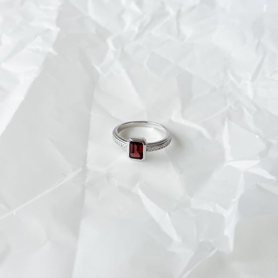 Серебряное кольцо с гранатом 1.383ct