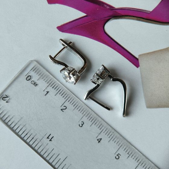 Серебряные серьги с фианитами