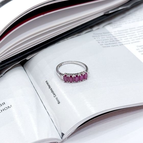 Срібна каблучка з рубіном 1.672ct, фіанітами