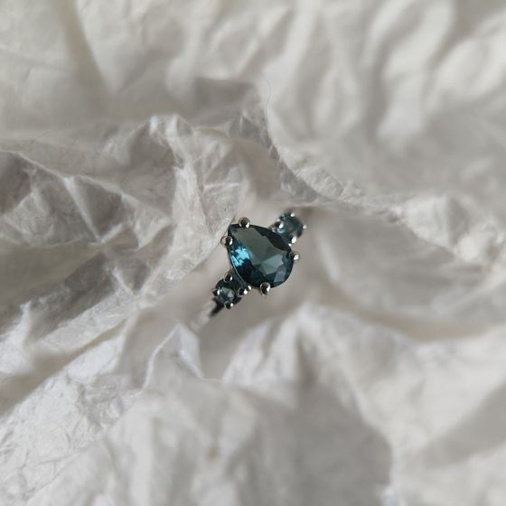 Серебряное кольцо с топазом Лондон Блю 0.963ct