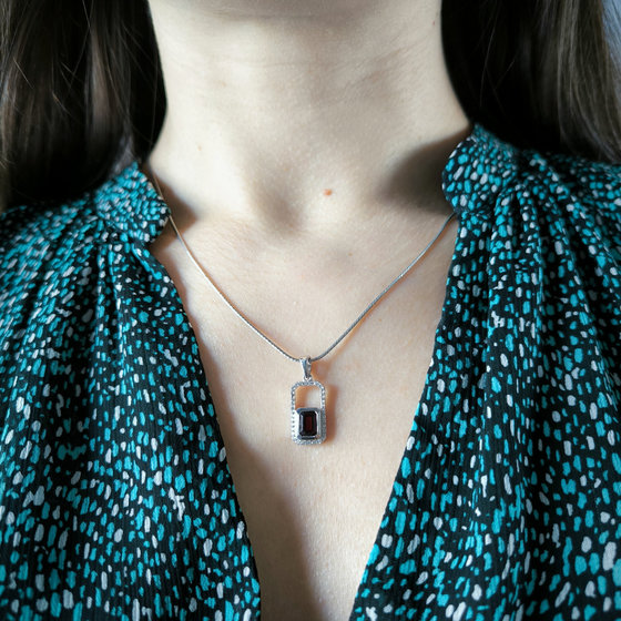 Серебряная подвеска с гранатом 1.588ct