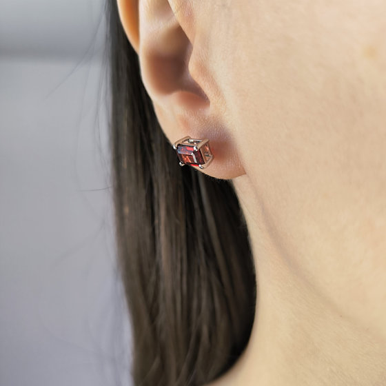 Серебряные серьги с гранатом 2.258ct