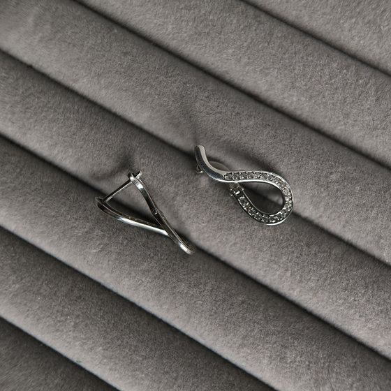 Серебряные серьги с фианитами