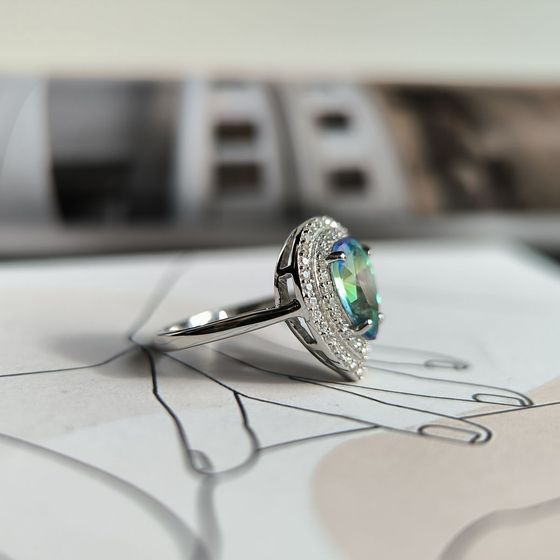 Silver ring with a 1.901-carat mystic topaz