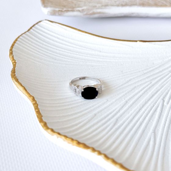 Серебряное кольцо с сапфиром 3.507ct, фианитами