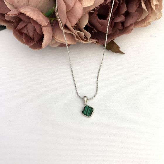 Серебряная подвеска с малахитом