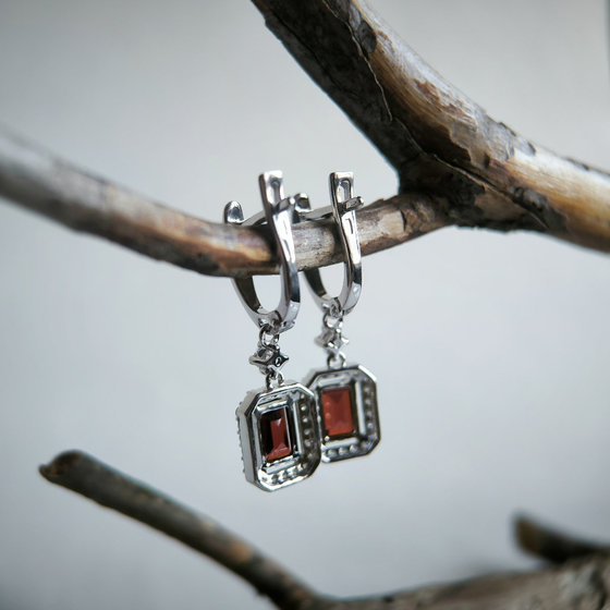 Срібні сережки з гранатом 3.251ct