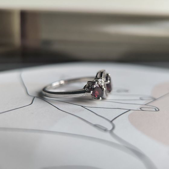 Серебряное кольцо с гранатом 1.633ct