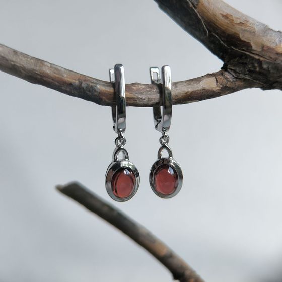 Silver earrings with garnet nano