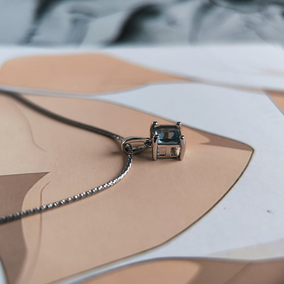 Серебряная подвеска с топазом Лондон Блю 0.675ct