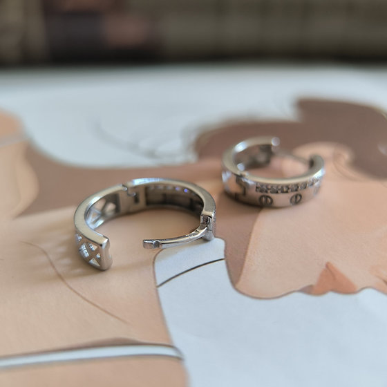 Серебряные серьги с фианитами