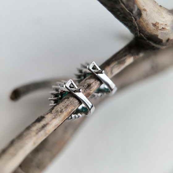 Серебряные серьги с изумрудом 5.635ct, фианитами