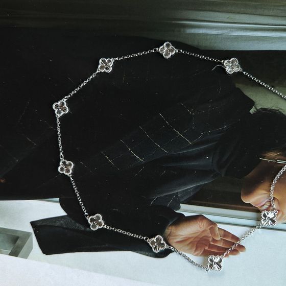 Серебряное колье без камней