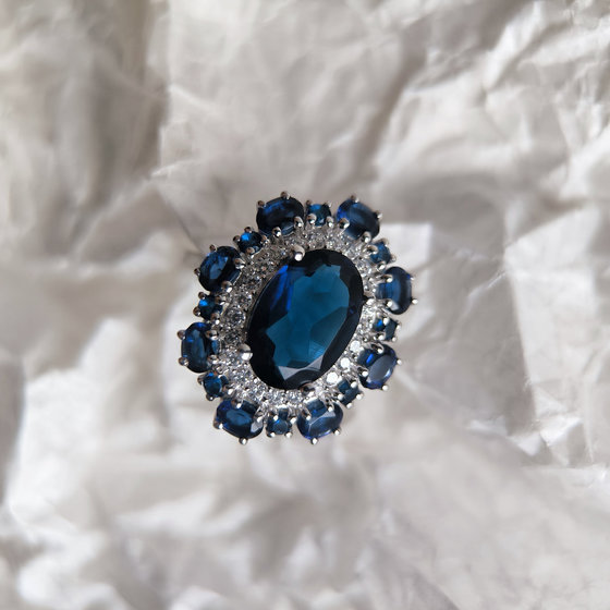 Silver ring with sapphire nano