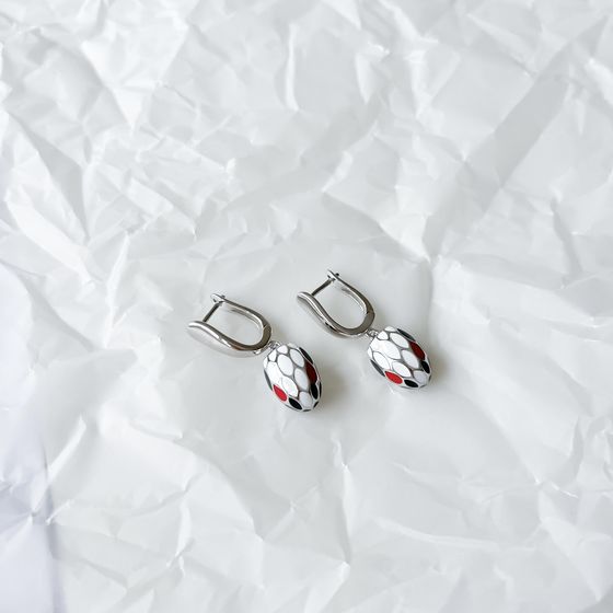 Silver earrings with yemallu
