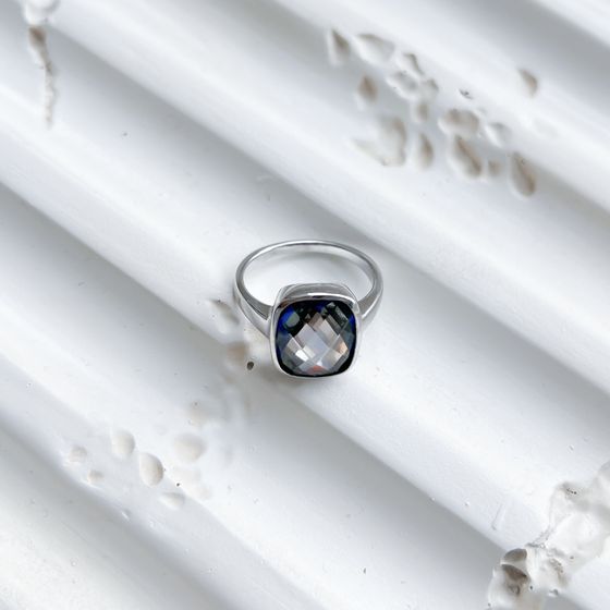 Silver ring with a 4.186-carat mystic topaz