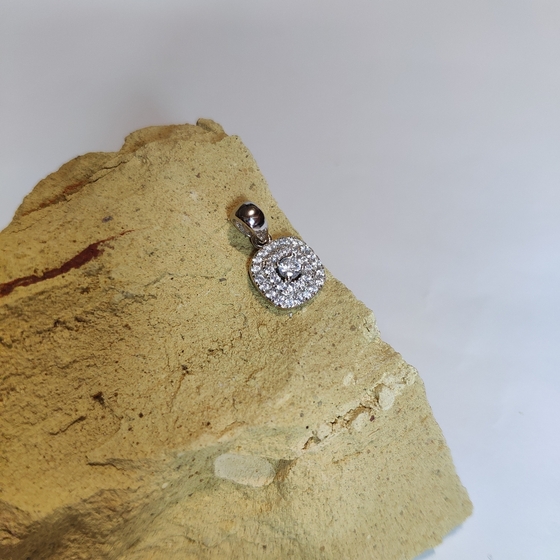 Серебряная подвеска с фианитами