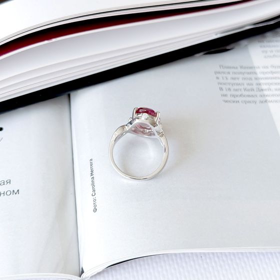 Серебряное кольцо с султанитом 5.515ct, фианитами