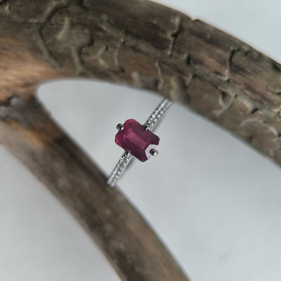 Серебряное кольцо с рубином 1.548ct