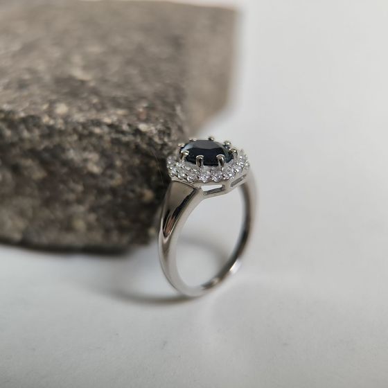 Sterling silver ring with sapphire 2.093ct, phianites