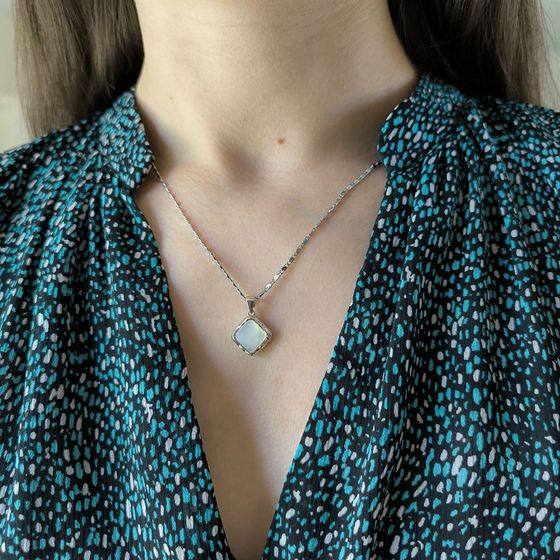 Серебряная подвеска с перламутром