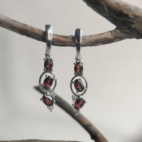 Silver earrings with garnet 3.442ct