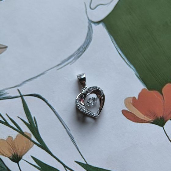 Silver pendant with phianites